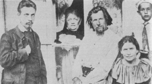 Rilke (left) and Andreas-Salomé on their second trip to Russia in 1900, at the home of the poet Spiridon Drozhzhin in the village of Nizovka.